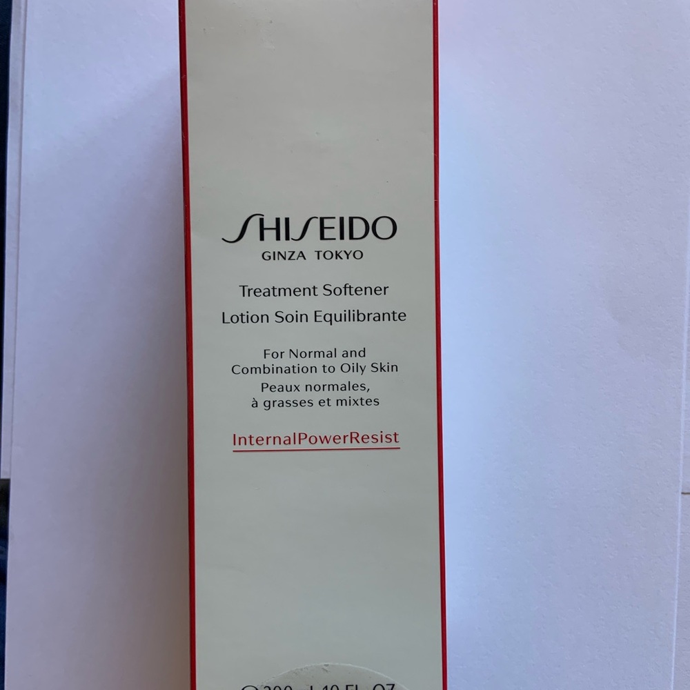 Shiseido Treatment Softener - White and Red